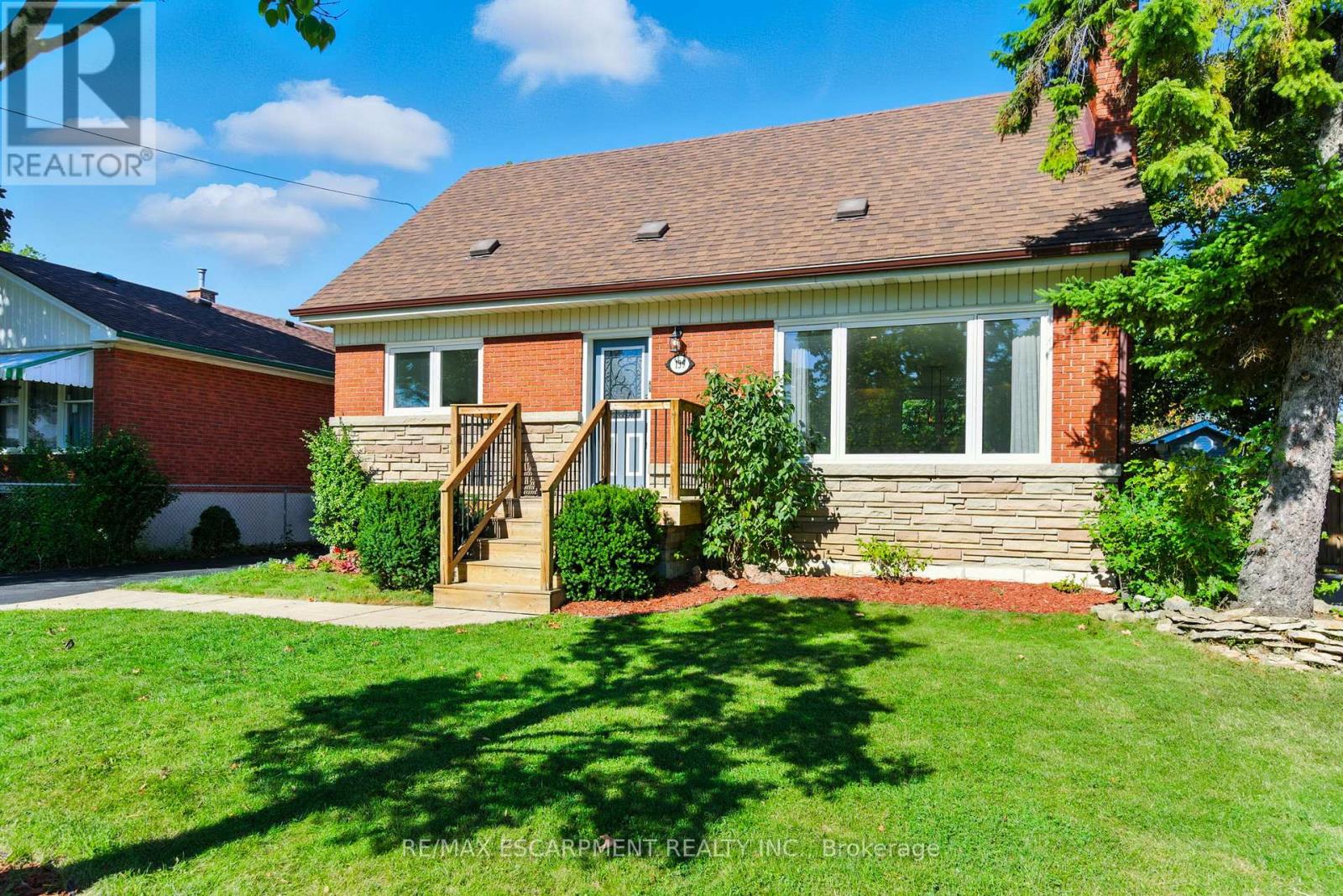 139 Toby Crescent, Hamilton (Huntington), Ontario  L8T 2N9 - Photo 2 - X12441700