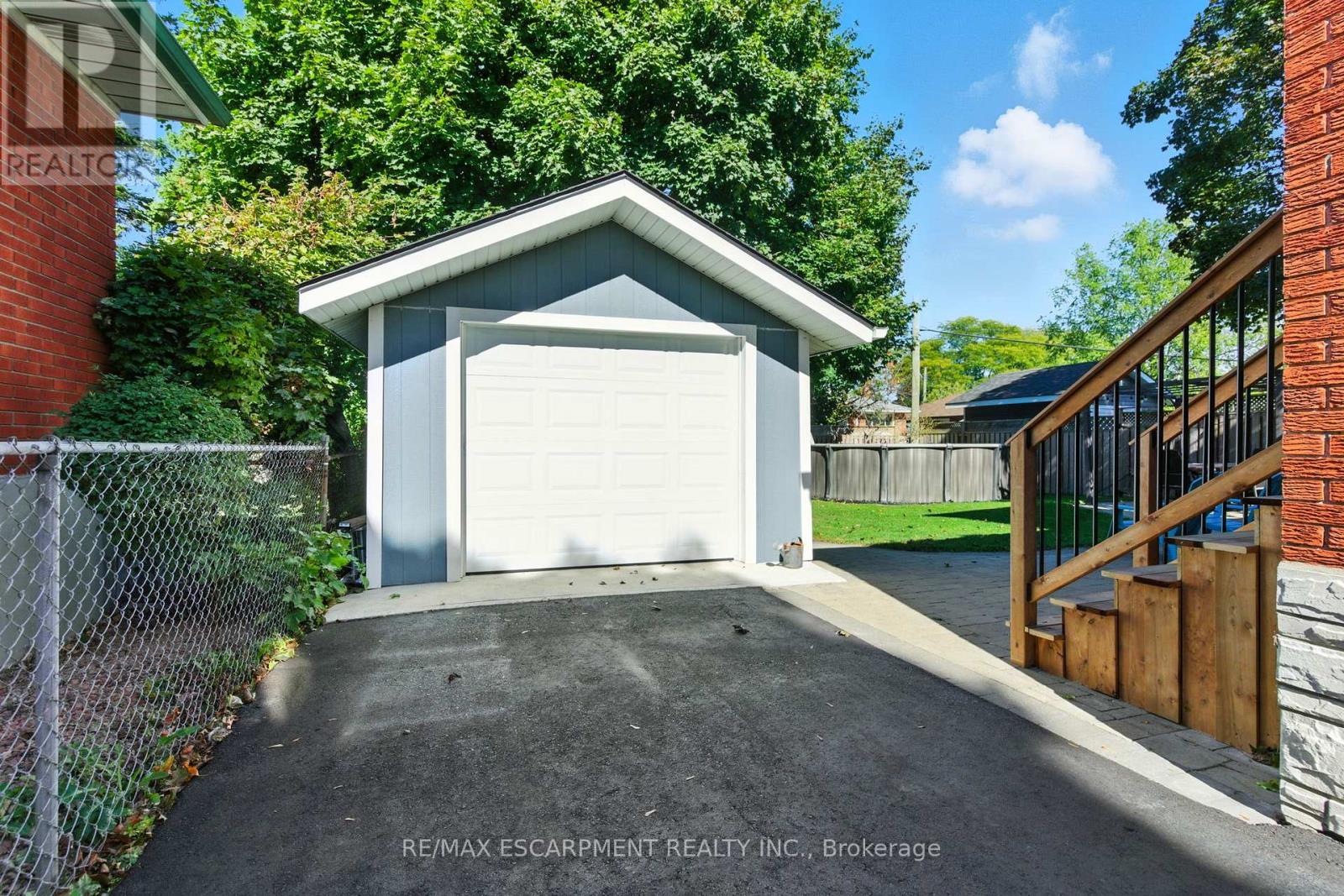 139 Toby Crescent, Hamilton (Huntington), Ontario  L8T 2N9 - Photo 37 - X12441700