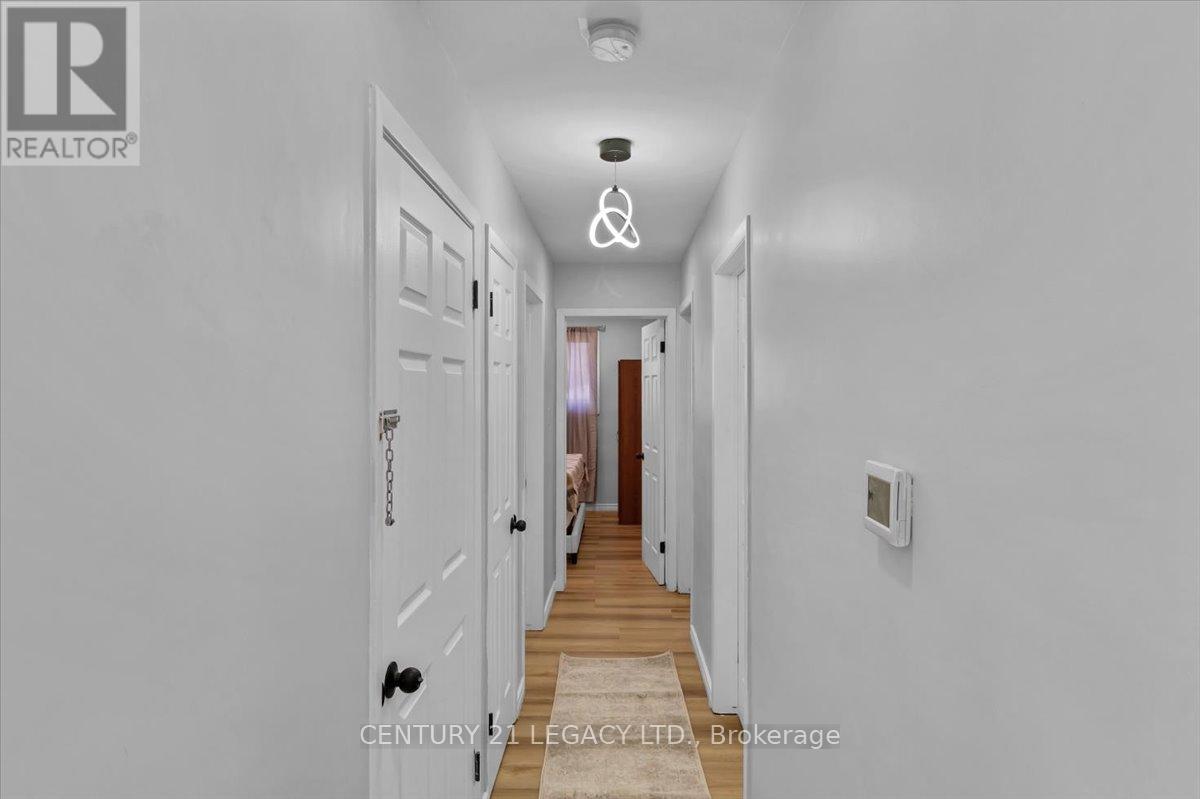 54 Beland Avenue S, Hamilton, Ontario  L8H 1B8 - Photo 10 - X12441707