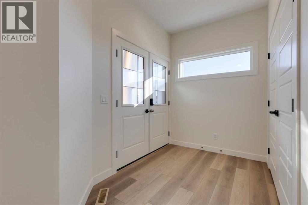 Property at 723 Langley Terrace SE image 4