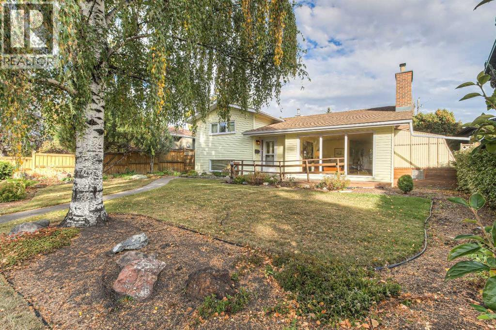 82 Wedgewood Drive Sw, Calgary, Alberta  T3C 3G6 - Photo 2 - A2261667