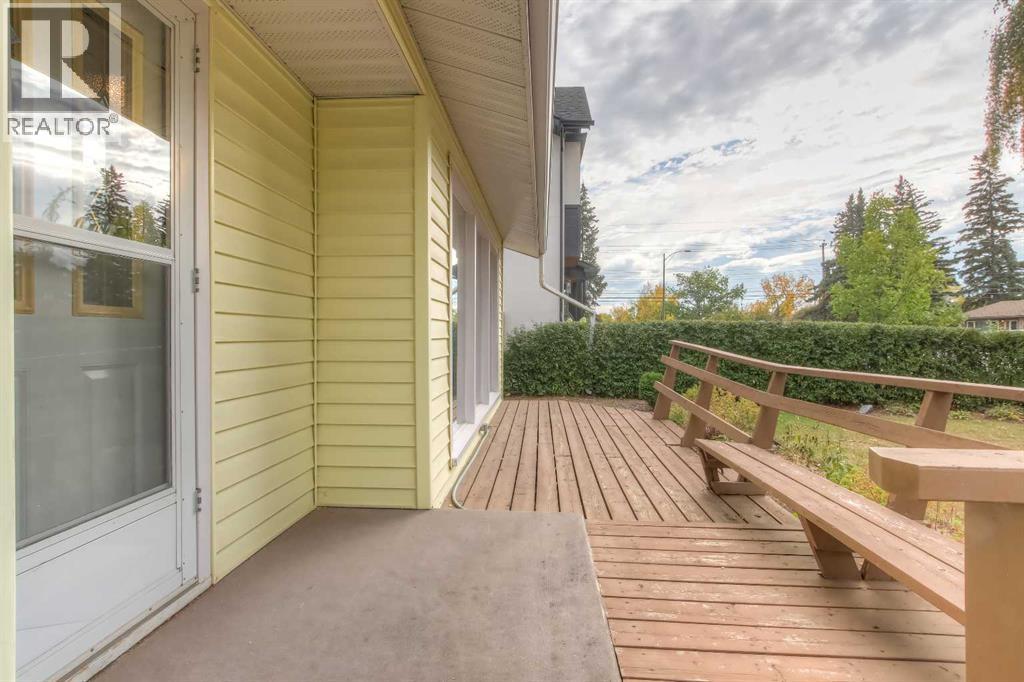 82 Wedgewood Drive Sw, Calgary, Alberta  T3C 3G6 - Photo 3 - A2261667