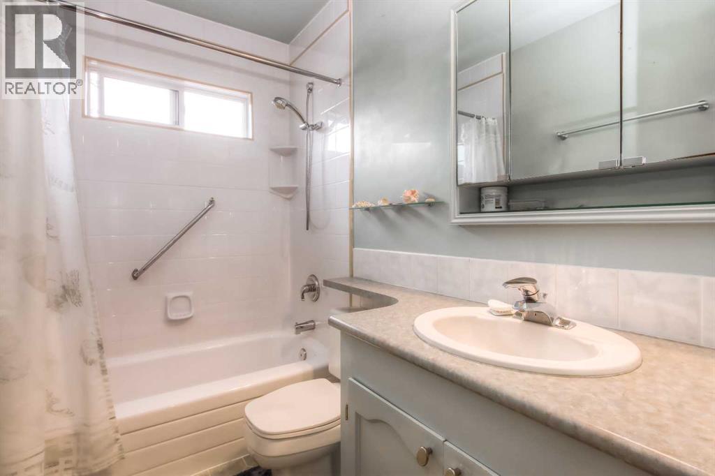 82 Wedgewood Drive Sw, Calgary, Alberta  T3C 3G6 - Photo 26 - A2261667