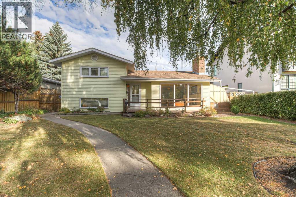 82 Wedgewood Drive Sw, Calgary, Alberta  T3C 3G6 - Photo 1 - A2261667
