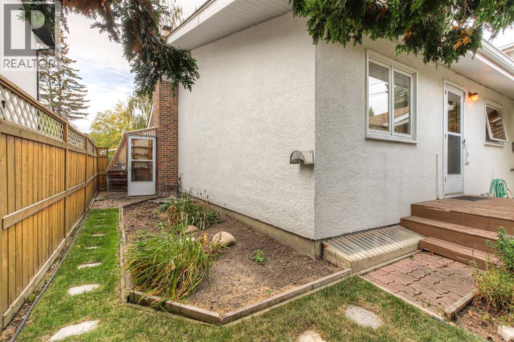 82 Wedgewood Drive Sw, Calgary, Alberta  T3C 3G6 - Photo 15 - A2261667