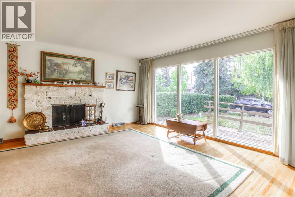 82 Wedgewood Drive Sw, Calgary, Alberta  T3C 3G6 - Photo 5 - A2261667