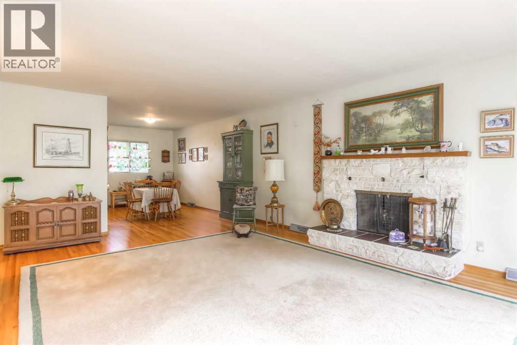 82 Wedgewood Drive Sw, Calgary, Alberta  T3C 3G6 - Photo 9 - A2261667