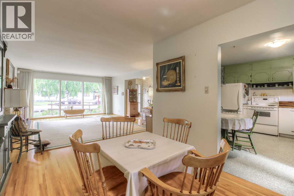 82 Wedgewood Drive Sw, Calgary, Alberta  T3C 3G6 - Photo 11 - A2261667