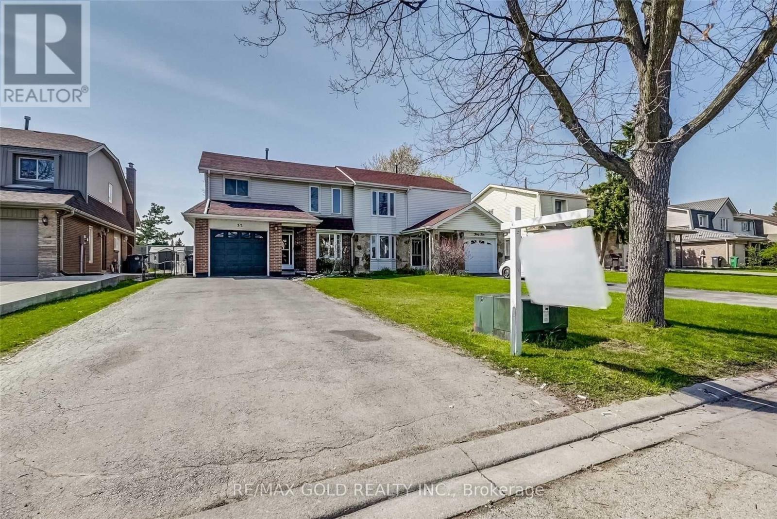 32 LAWNDALE CRESCENT, Brampton, Ontario