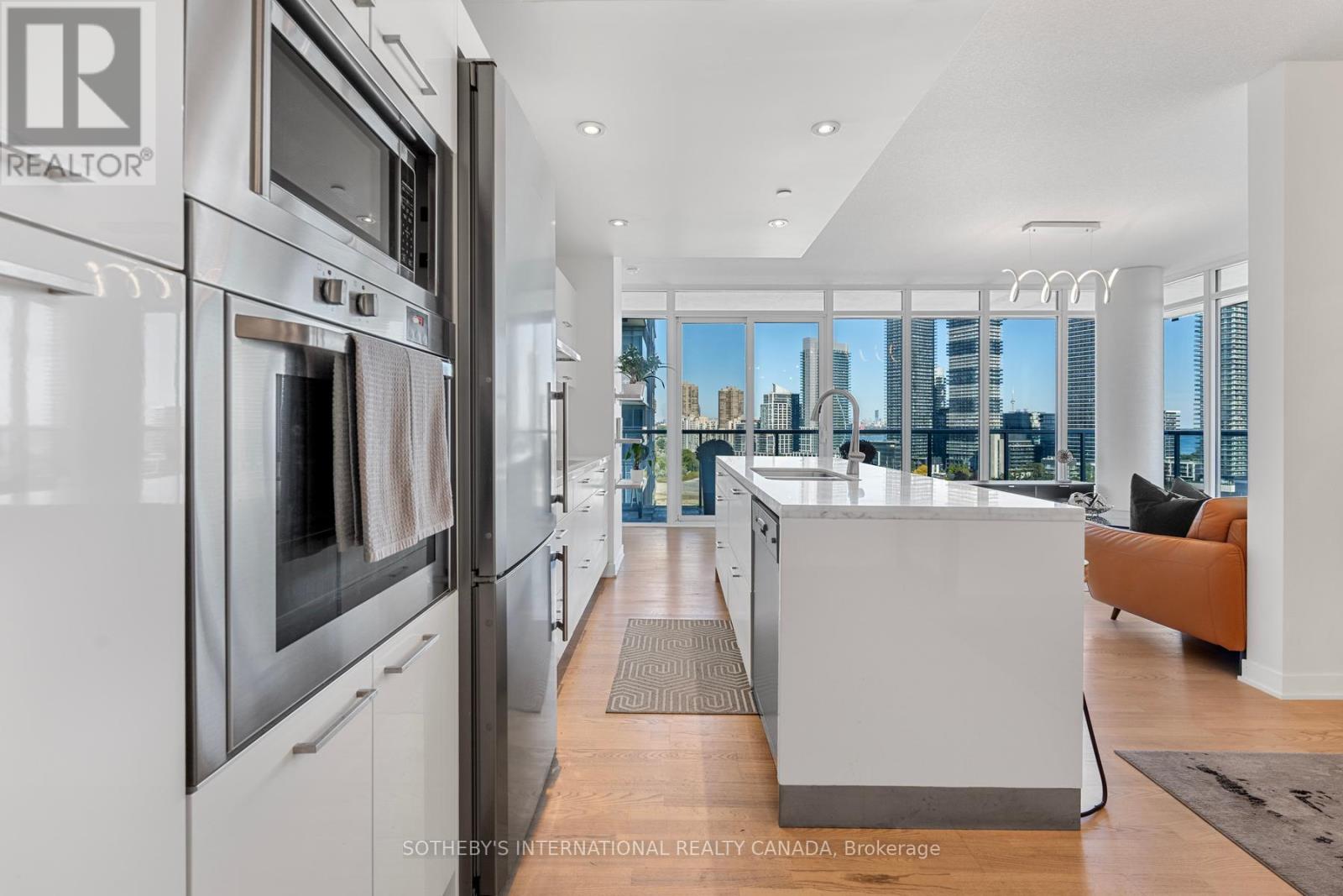 1608 - 88 Park Lawn Road, Toronto (Mimico), Ontario  M8Y 0B5 - Photo 2 - W12441139