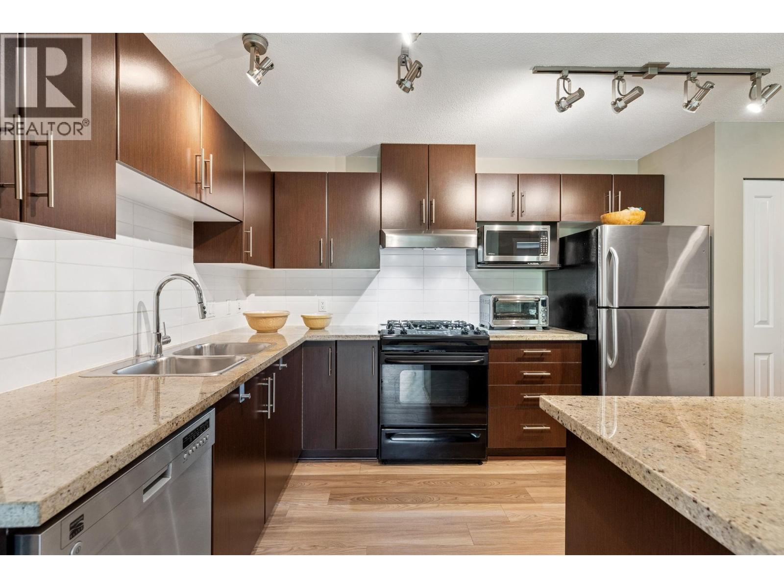 212 600 Klahanie Drive, Port Moody, British Columbia  V3H 5L2 - Photo 3 - R3054901