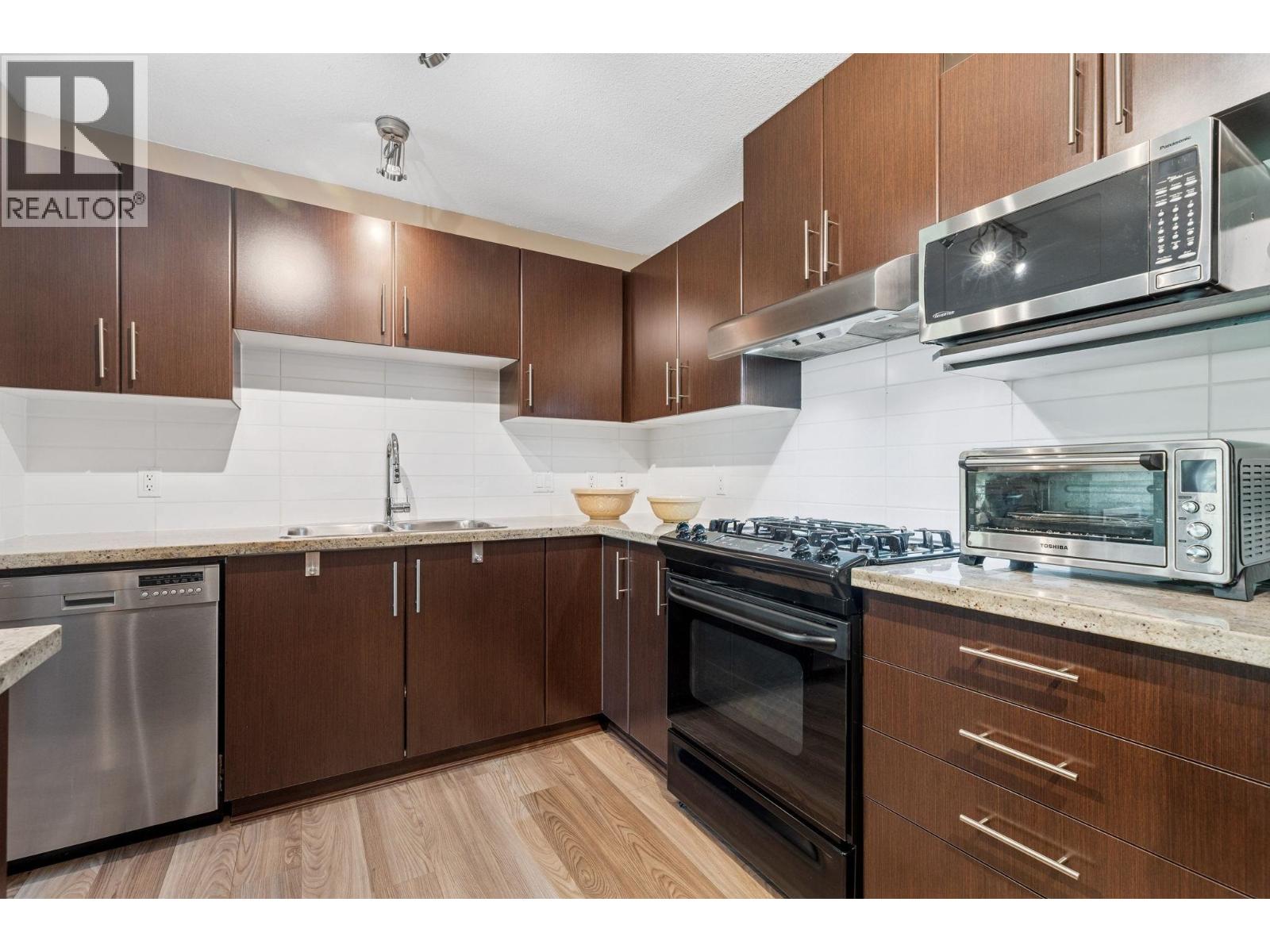 212 600 Klahanie Drive, Port Moody, British Columbia  V3H 5L2 - Photo 4 - R3054901