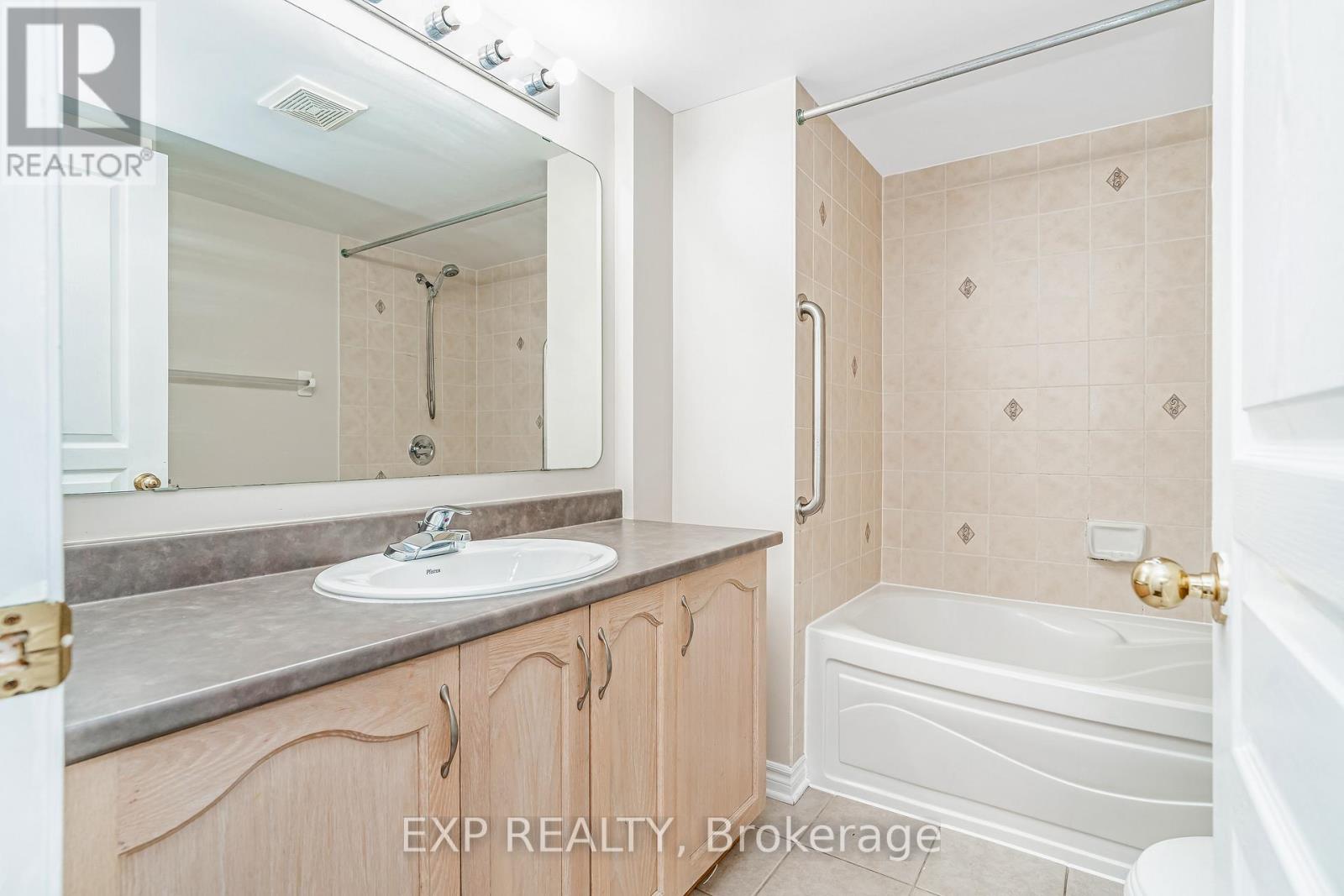 5 - 20 Edenvale Drive, Ottawa, Ontario  K2K 3L4 - Photo 23 - X12441204