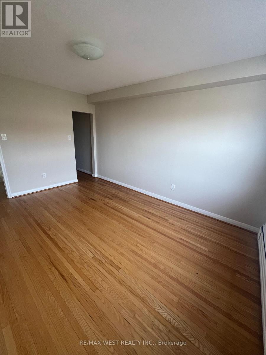 2 - 251 Pannahill Road, Toronto, Ontario  M3H 4N9 - Photo 8 - C12441724