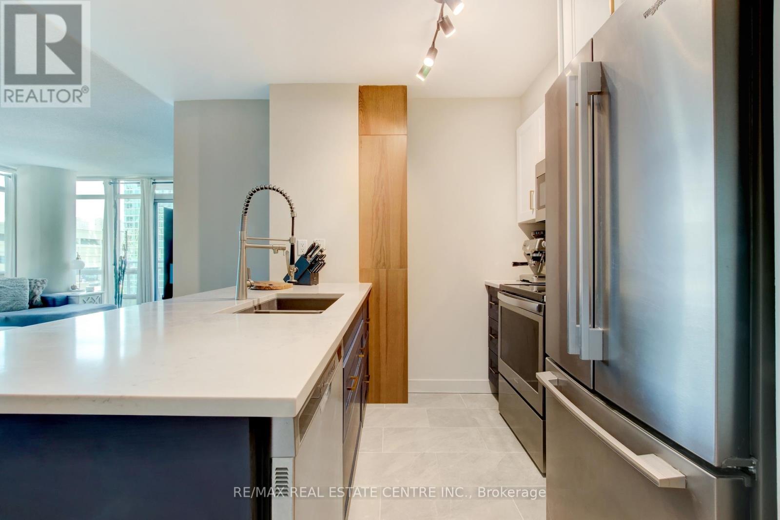 1010 - 397 Front Street W, Toronto (Waterfront Communities), Ontario  M5V 3S1 - Photo 12 - C12441728