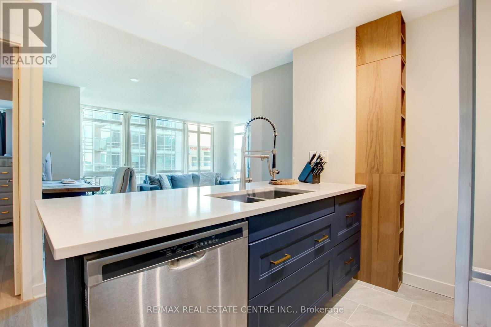 1010 - 397 Front Street W, Toronto (Waterfront Communities), Ontario  M5V 3S1 - Photo 13 - C12441728