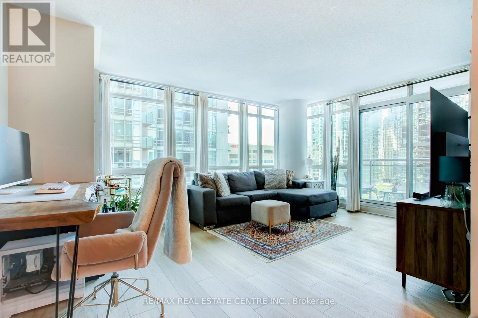 1010 - 397 Front Street W, Toronto (Waterfront Communities), Ontario  M5V 3S1 - Photo 17 - C12441728