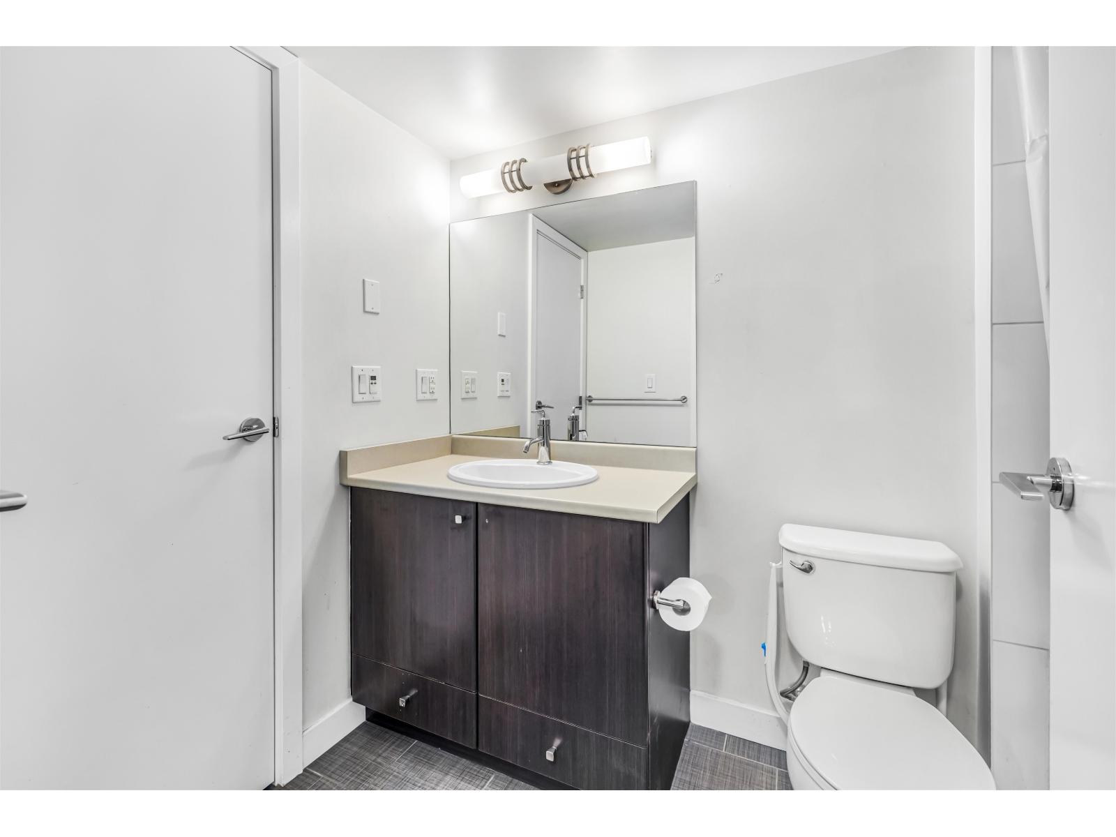 202 13740 75a Avenue, Surrey, British Columbia  V3W 0E8 - Photo 5 - R3054436