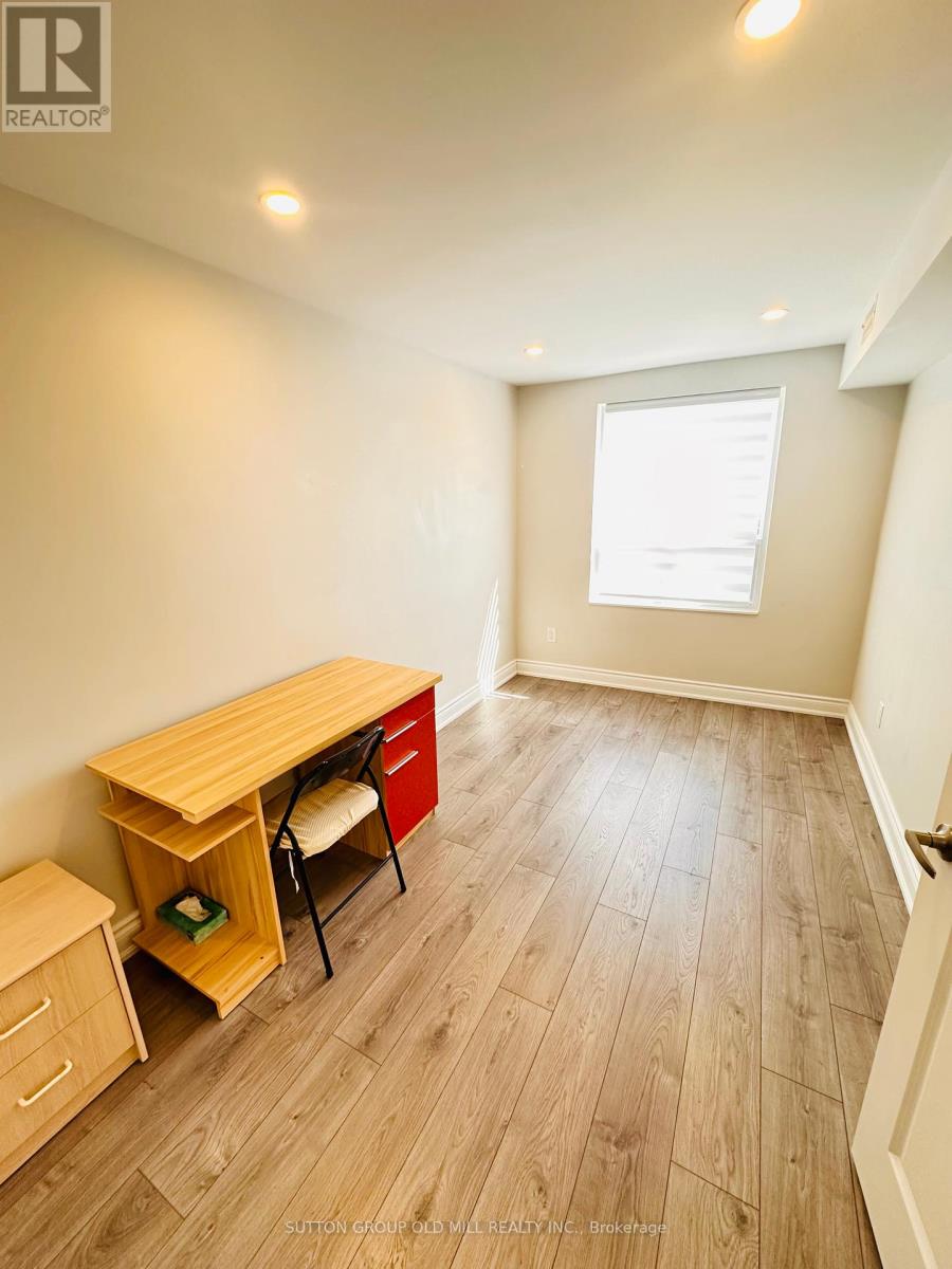 1032 Burnhamthorpe Road E, Mississauga, Ontario  L4Y 2X6 - Photo 14 - W12339050
