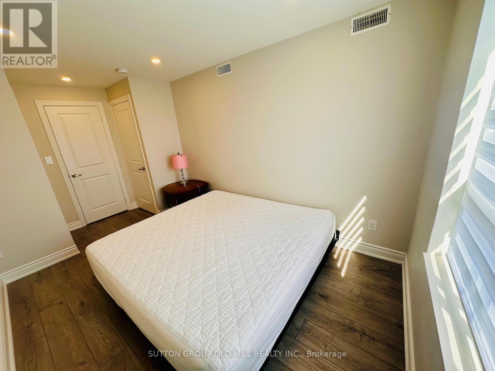 1032 Burnhamthorpe Road E, Mississauga, Ontario  L4Y 2X6 - Photo 17 - W12339050