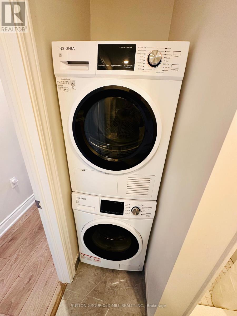 1032 Burnhamthorpe Road E, Mississauga, Ontario  L4Y 2X6 - Photo 21 - W12339050
