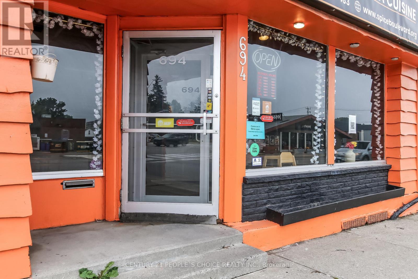 694 Dundas Street, Woodstock, Ontario  N4S 1E6 - Photo 3 - X12427404