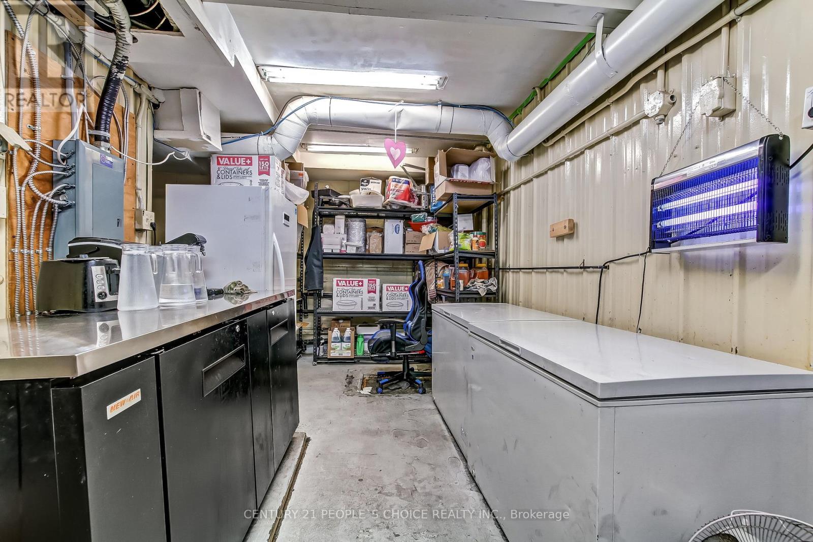 694 Dundas Street, Woodstock, Ontario  N4S 1E6 - Photo 10 - X12427404