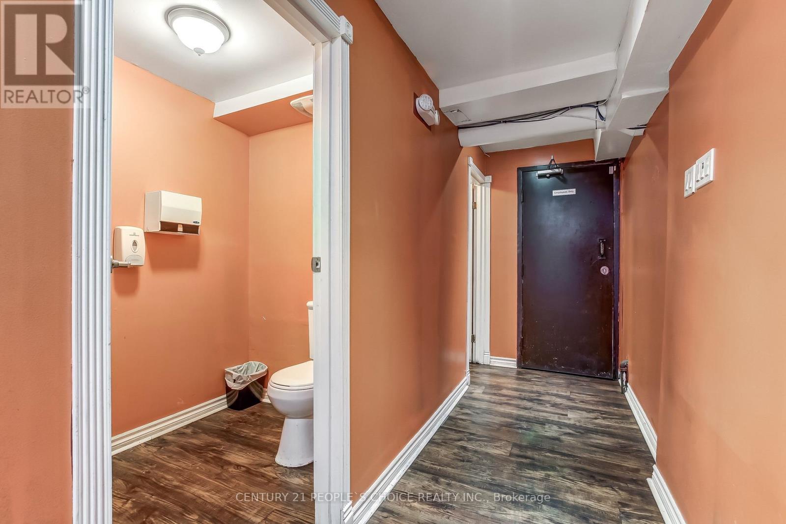 694 Dundas Street, Woodstock, Ontario  N4S 1E6 - Photo 8 - X12427404