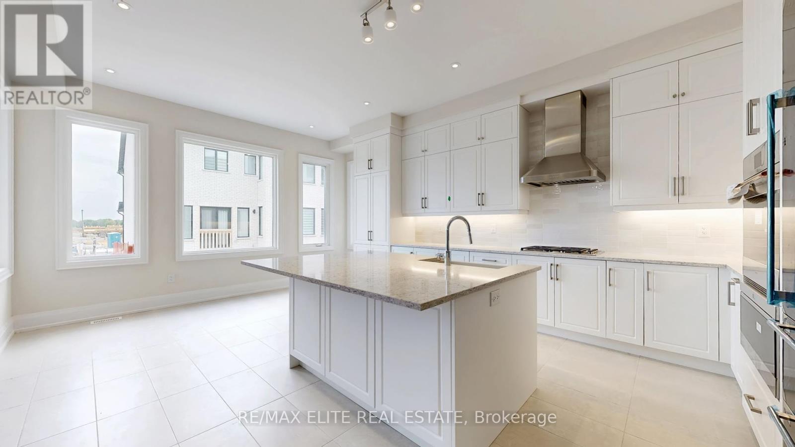 11 Dwell Avenue, Markham (Cachet), Ontario  L6C 3R3 - Photo 9 - N12441712