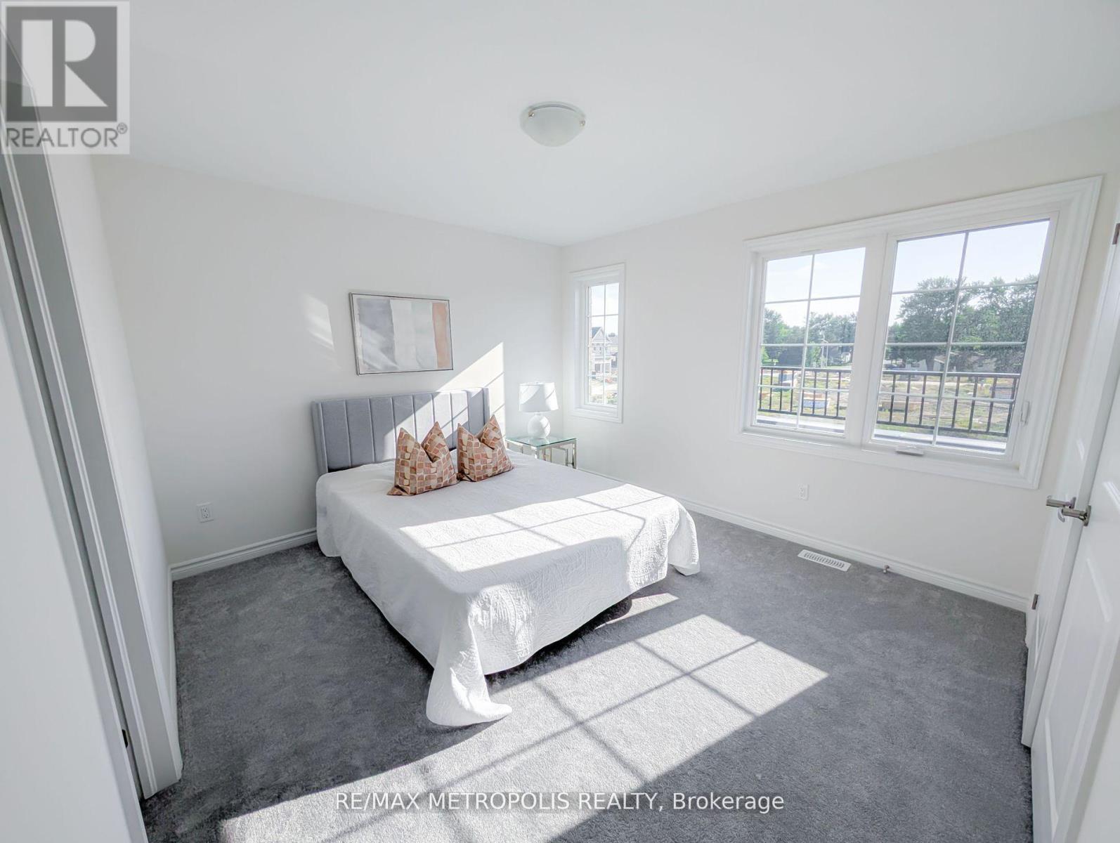 67 Brethet Heights, New Tecumseth, Ontario  L0G 1A0 - Photo 4 - N12441722
