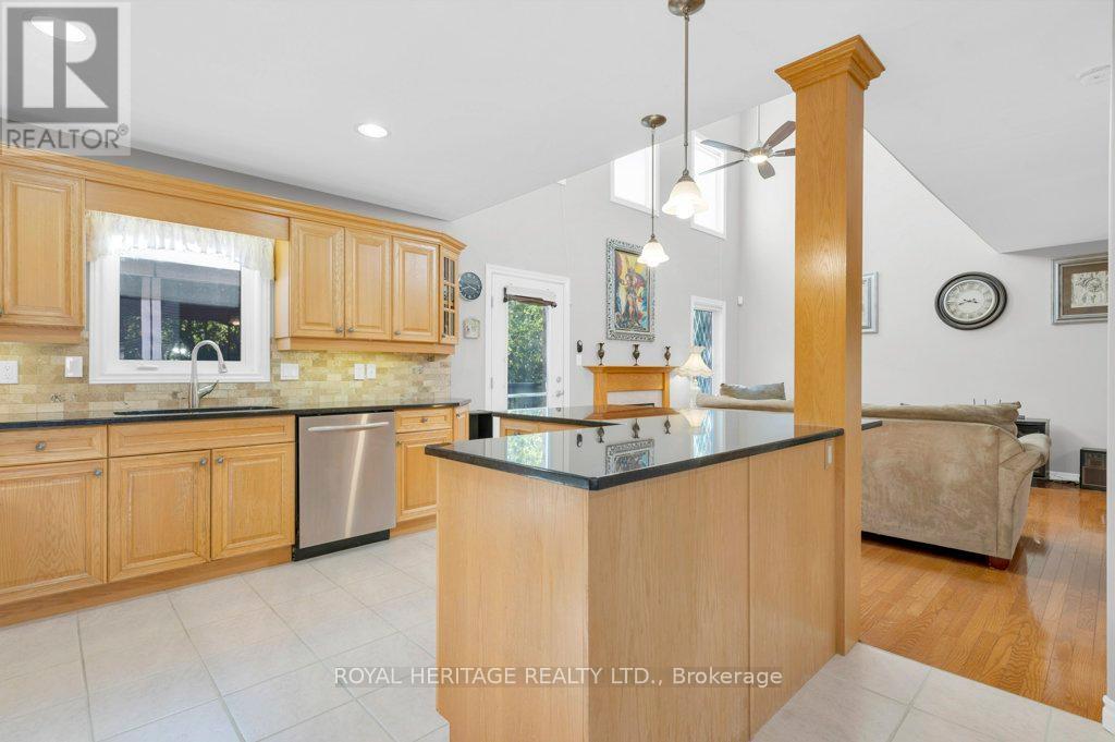 23 Magnolia Court, Belleville, Ontario  K8P 5M7 - Photo 18 - X12441780