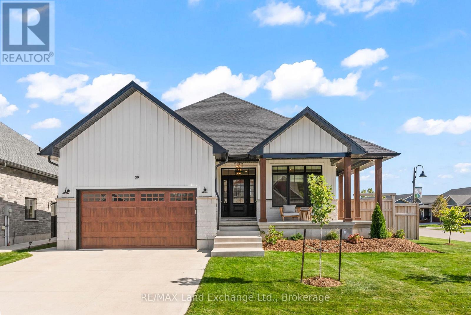 29 Westlinks Drive, Saugeen Shores, Ontario  N0H 2C3 - Photo 1 - X12441749