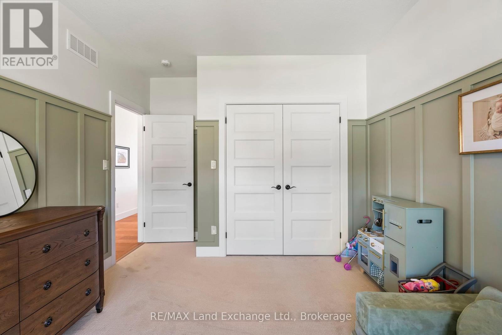 29 Westlinks Drive, Saugeen Shores, Ontario  N0H 2C3 - Photo 11 - X12441749