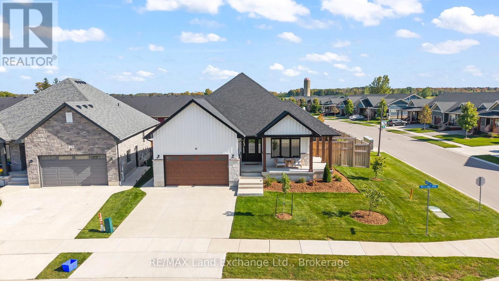 29 Westlinks Drive, Saugeen Shores, Ontario  N0H 2C3 - Photo 2 - X12441749