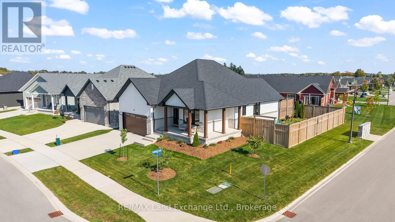 29 Westlinks Drive, Saugeen Shores, Ontario  N0H 2C3 - Photo 3 - X12441749