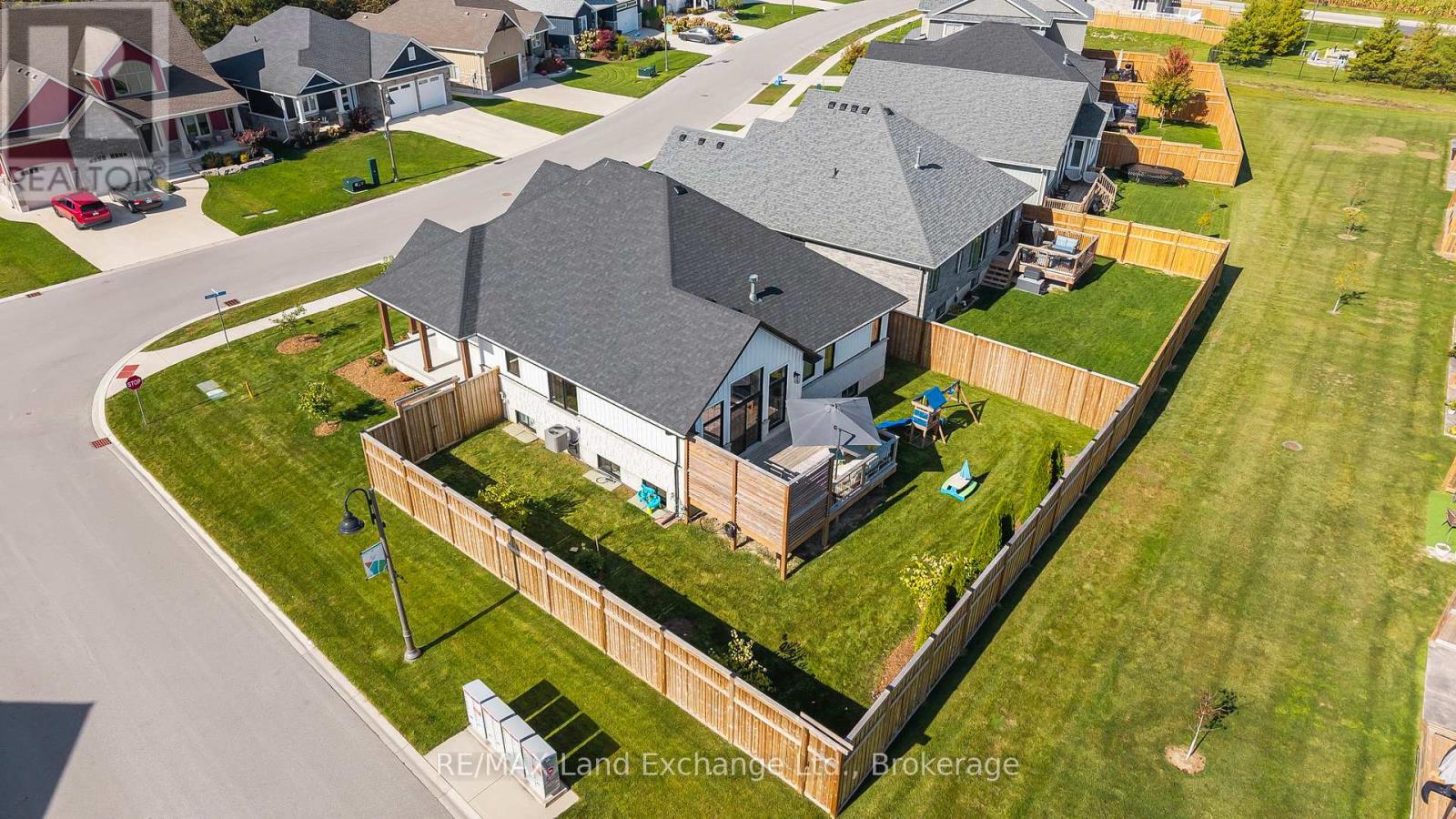 29 Westlinks Drive, Saugeen Shores, Ontario  N0H 2C3 - Photo 5 - X12441749