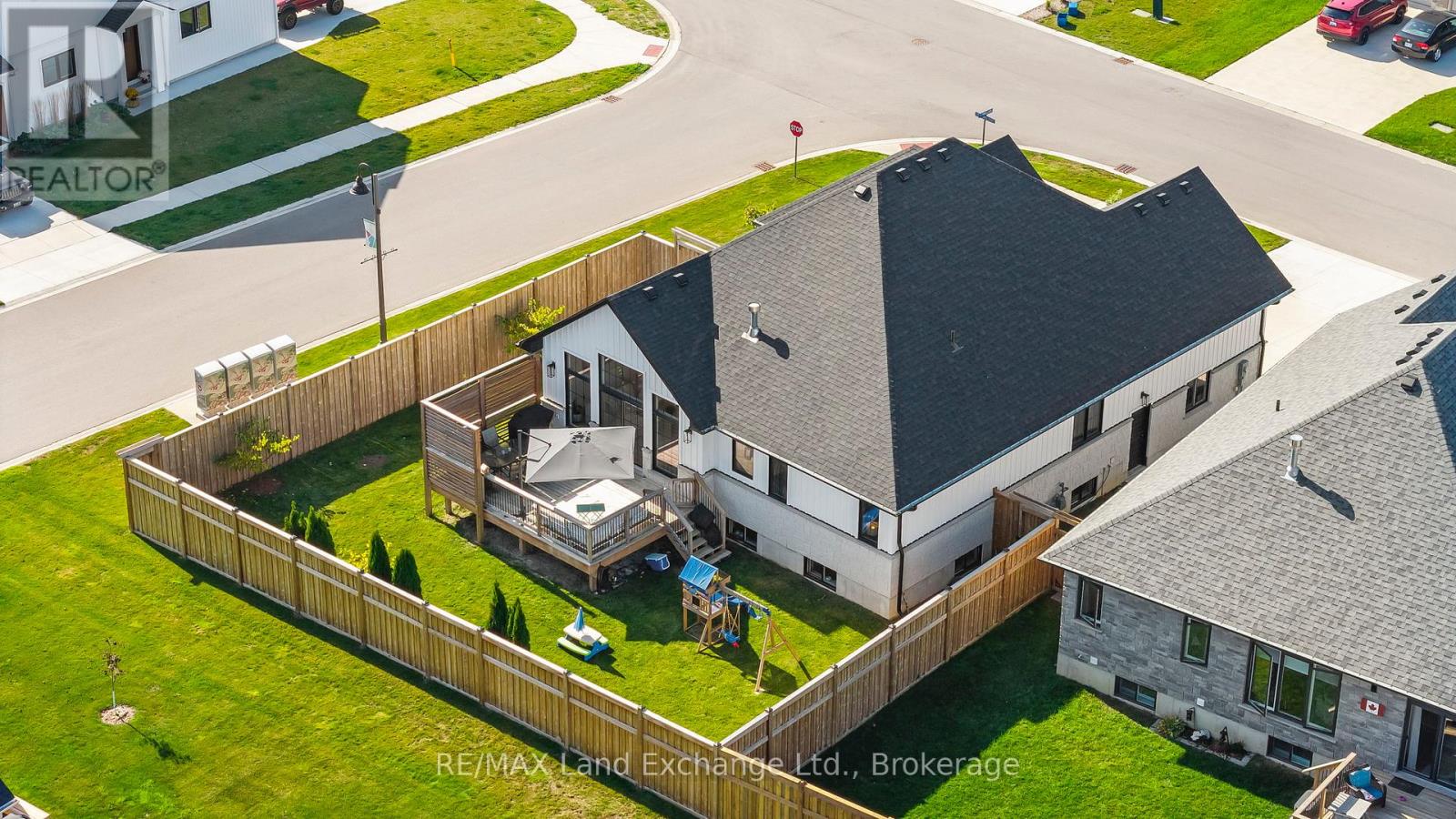 29 Westlinks Drive, Saugeen Shores, Ontario  N0H 2C3 - Photo 6 - X12441749