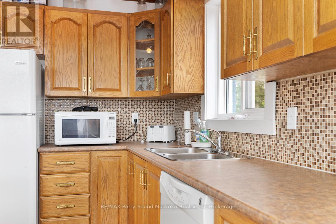 247 Blue Jay Road, French River, Ontario  P0M 2N0 - Photo 13 - X12441787