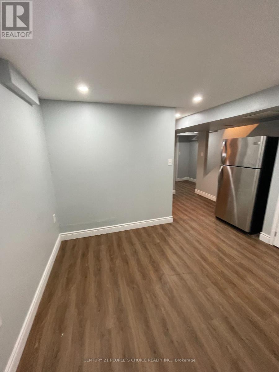 Lower - 169 Willow Park Drive, Brampton, Ontario  L6R 2N1 - Photo 4 - W12441717