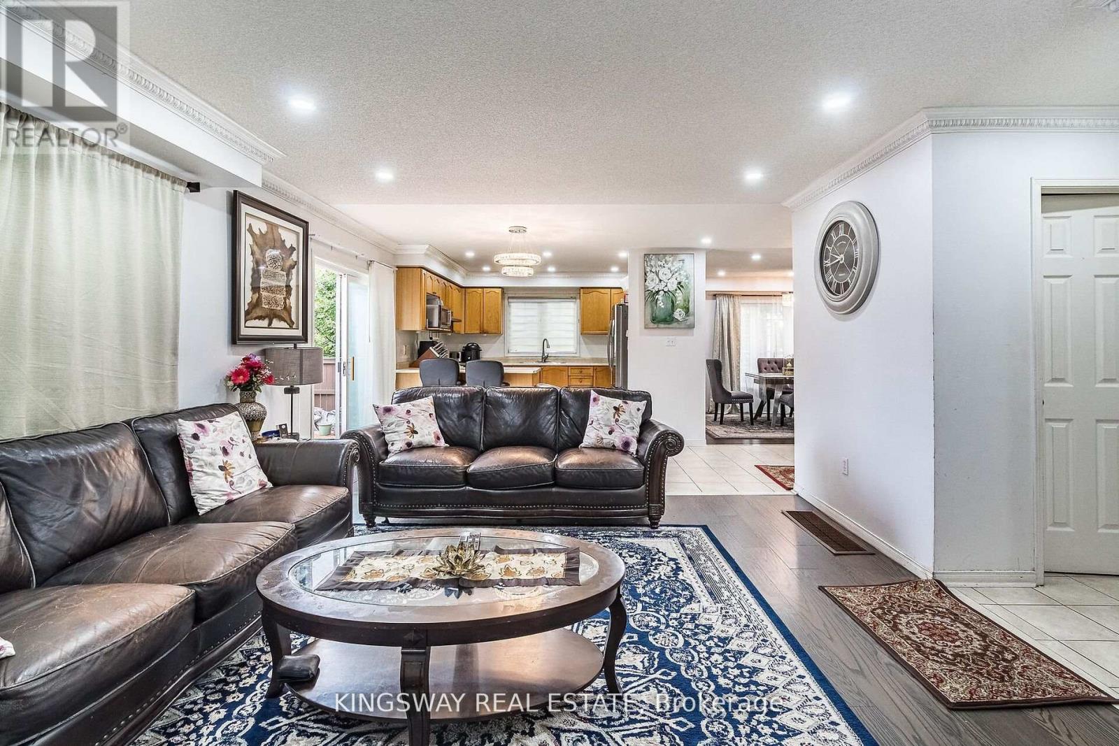 58 Leagate Street, Brampton (Fletcher's Meadow), Ontario  L7A 2A9 - Photo 13 - W12441718