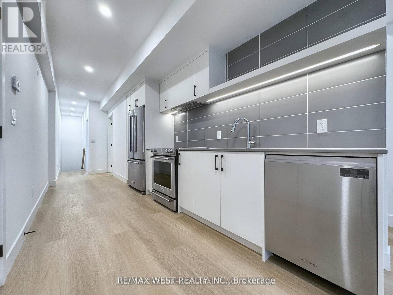 B - 47 Morningside Avenue, Toronto, Ontario  M6S 1C6 - Photo 10 - W12441719