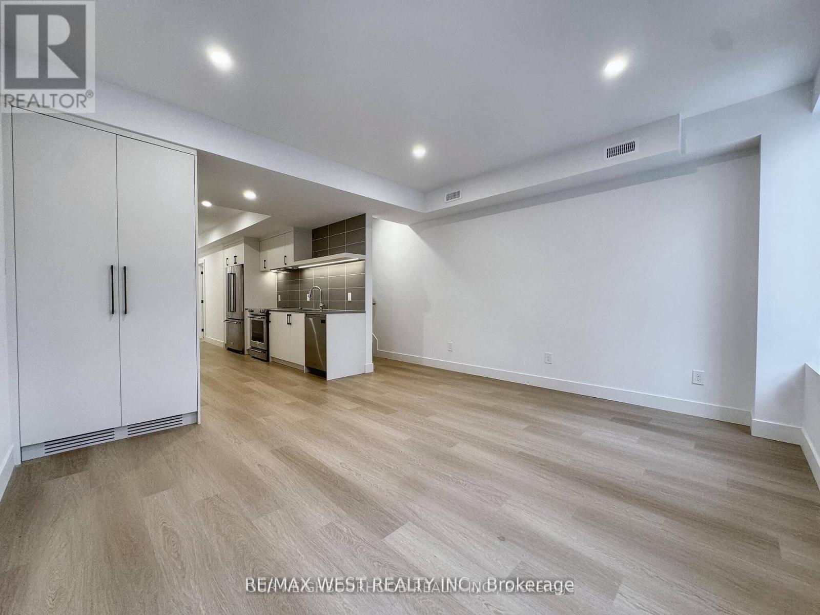 B - 47 Morningside Avenue, Toronto, Ontario  M6S 1C6 - Photo 13 - W12441719