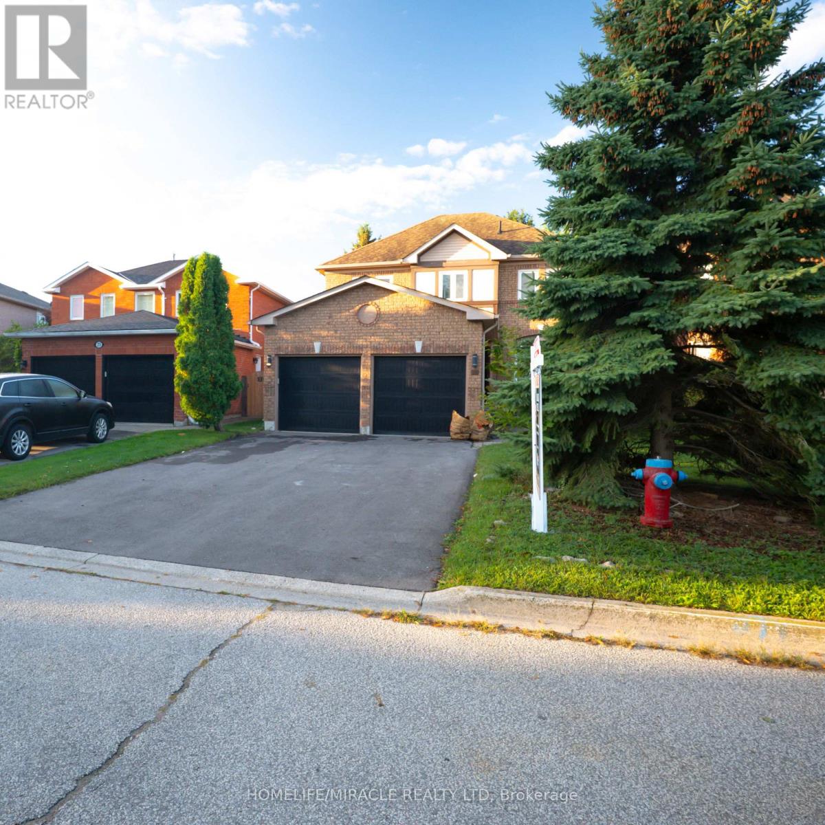 27 Killaloe Crescent, Halton Hills, Ontario  L7G 5N2 - Photo 2 - W12441720