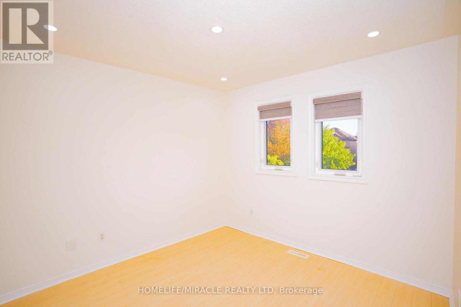 27 Killaloe Crescent, Halton Hills, Ontario  L7G 5N2 - Photo 6 - W12441720