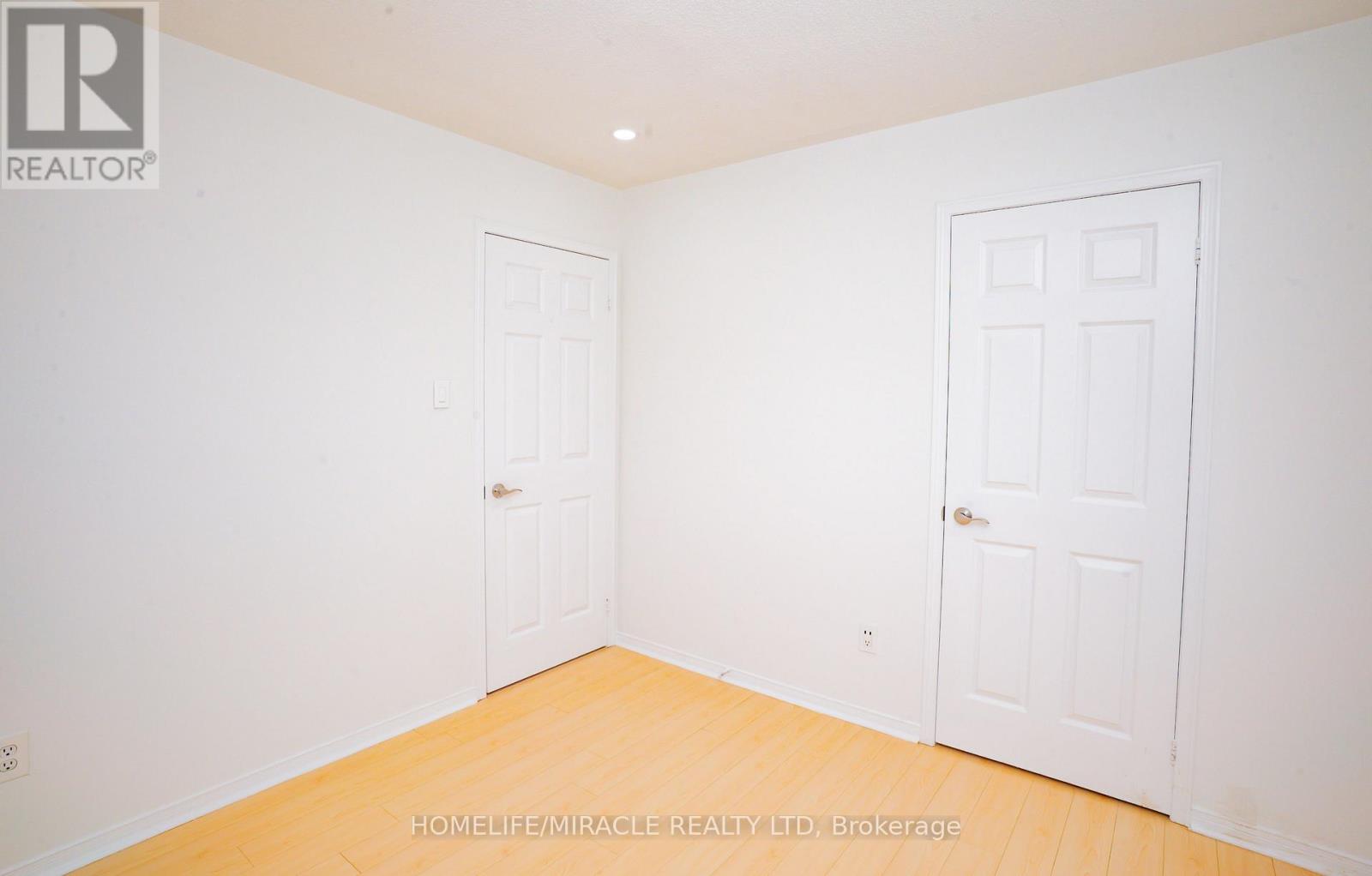 27 Killaloe Crescent, Halton Hills, Ontario  L7G 5N2 - Photo 7 - W12441720