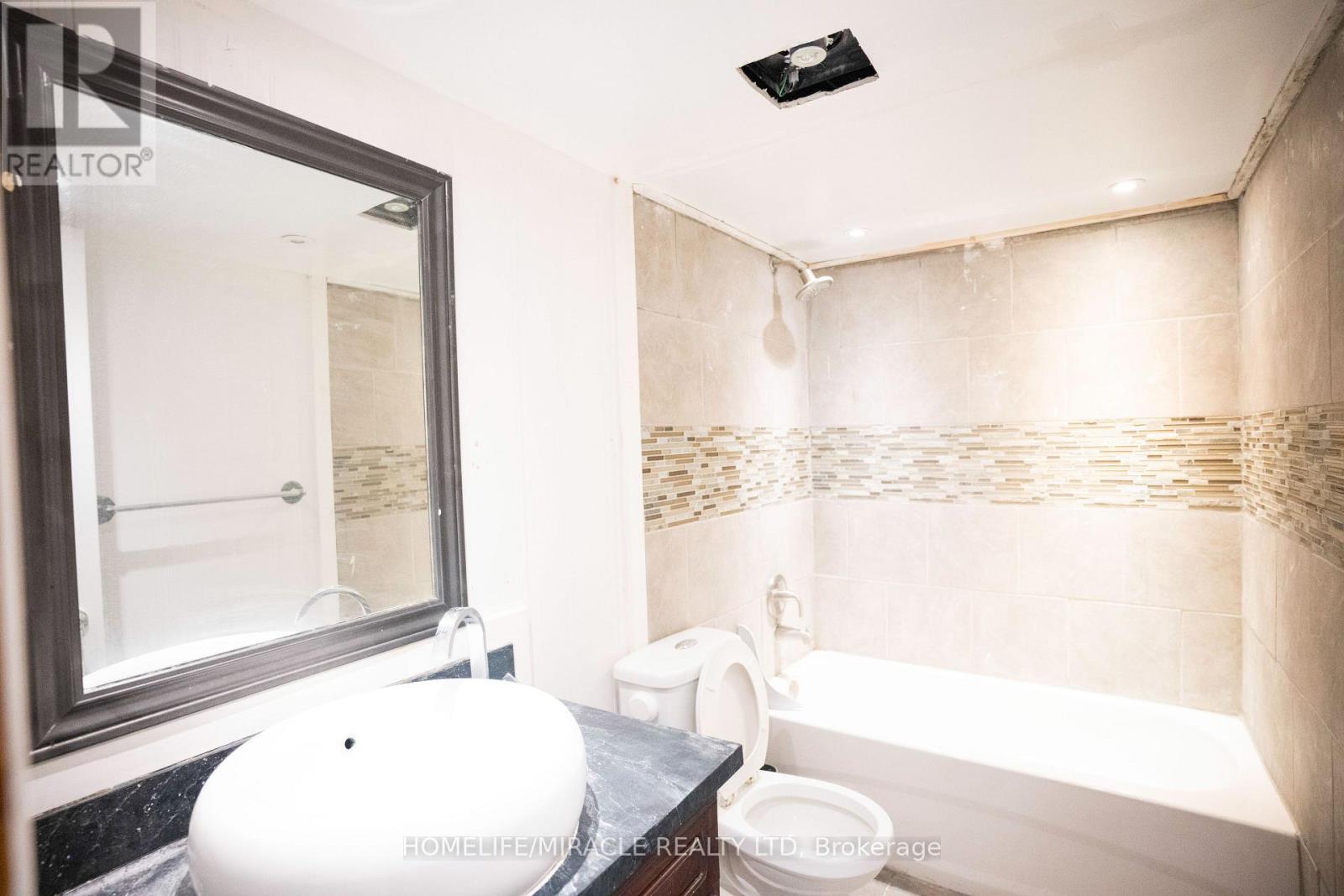 27 Killaloe Crescent, Halton Hills, Ontario  L7G 5N2 - Photo 8 - W12441720