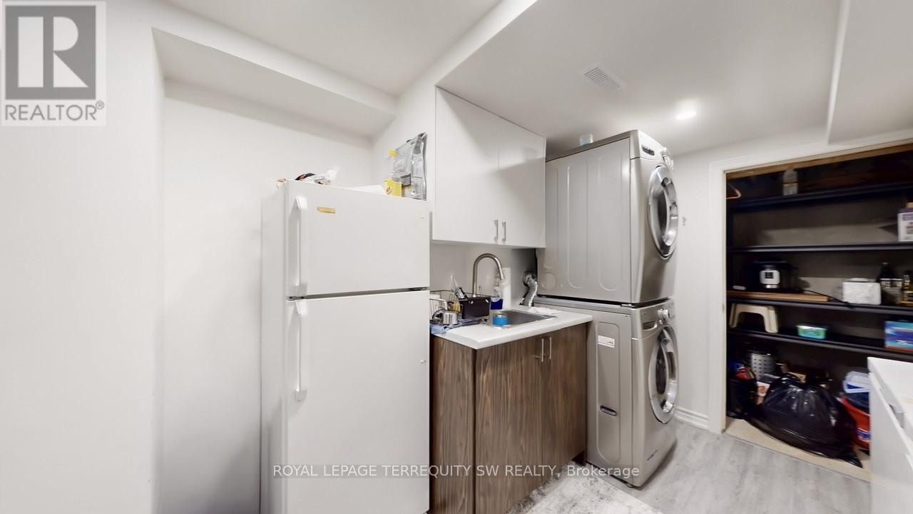 4287 Beacon Lane, Mississauga (Creditview), Ontario  L5C 3V8 - Photo 37 - W12441723