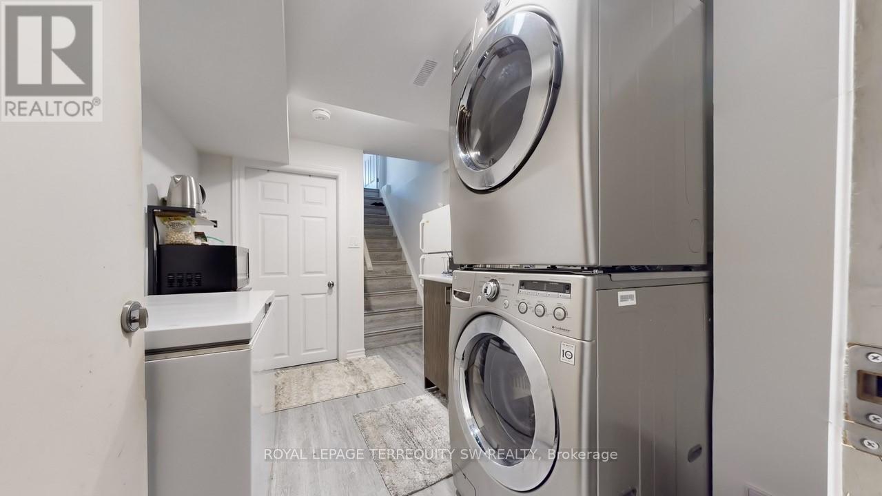 4287 Beacon Lane, Mississauga (Creditview), Ontario  L5C 3V8 - Photo 38 - W12441723