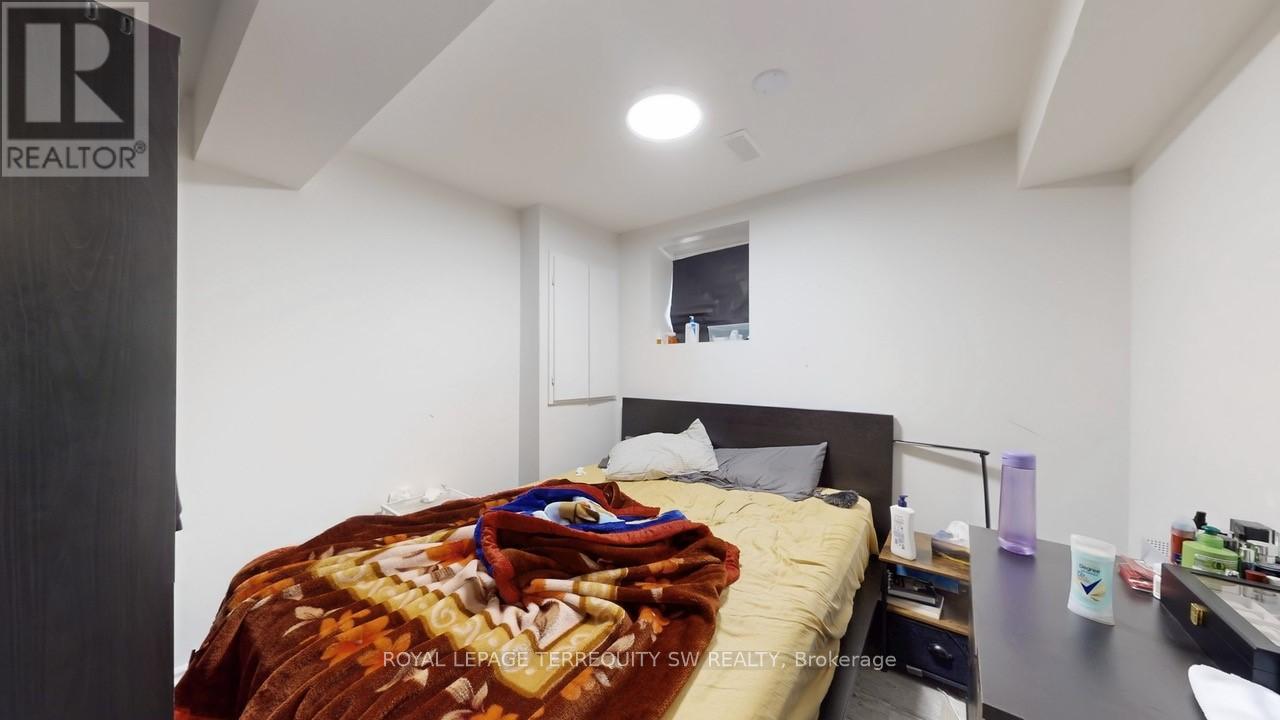 4287 Beacon Lane, Mississauga (Creditview), Ontario  L5C 3V8 - Photo 39 - W12441723