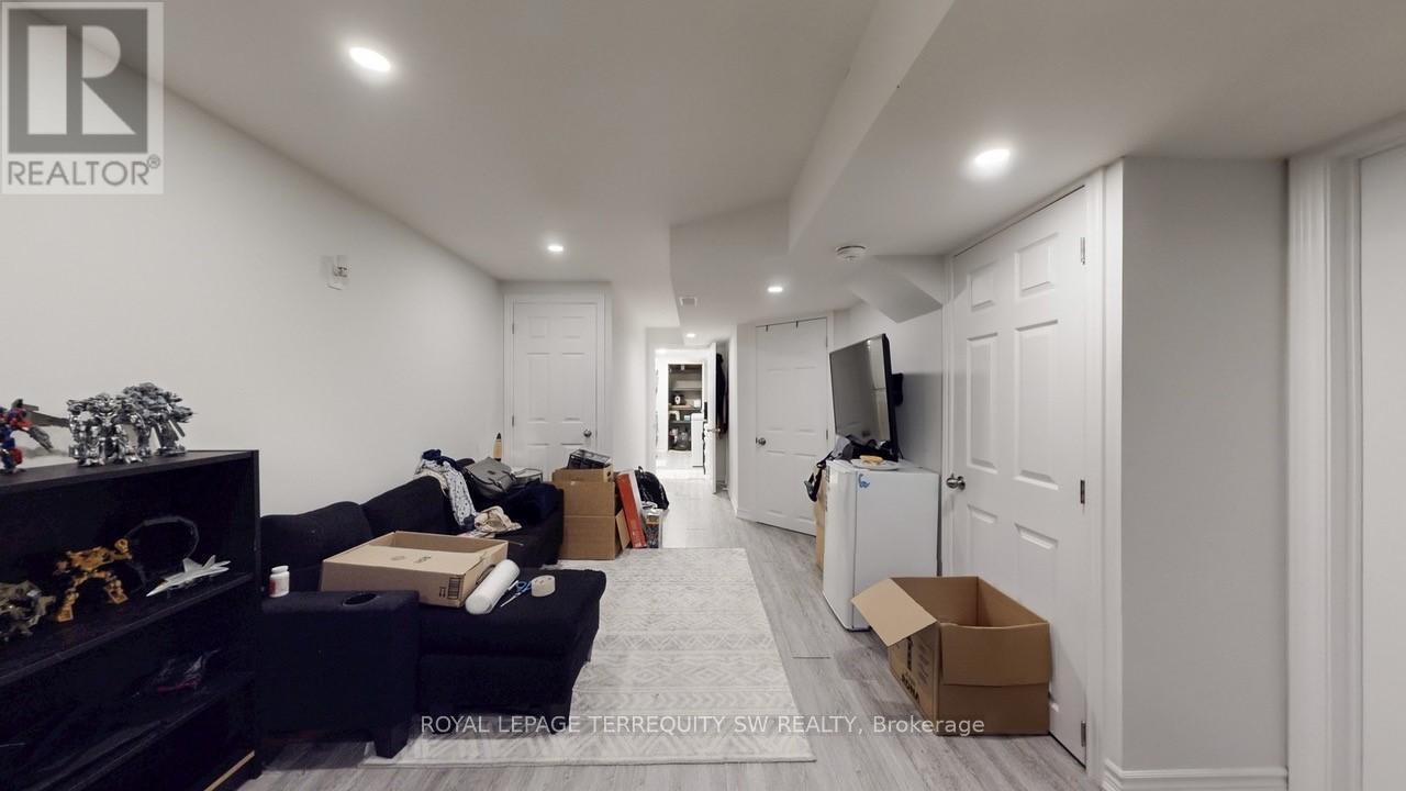 4287 Beacon Lane, Mississauga (Creditview), Ontario  L5C 3V8 - Photo 43 - W12441723
